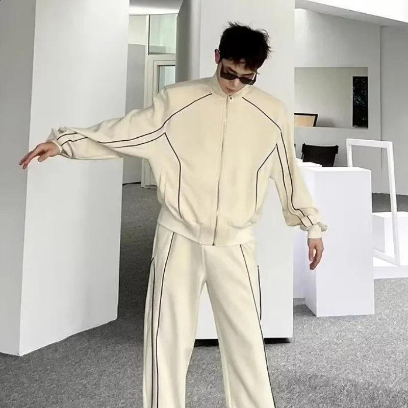 Japanese Atmosphere Outfit Casual Sports Suit for Men Korean Style Spliced Reflective Jacket Loose Stripes Wideleg Sweatpants 241223