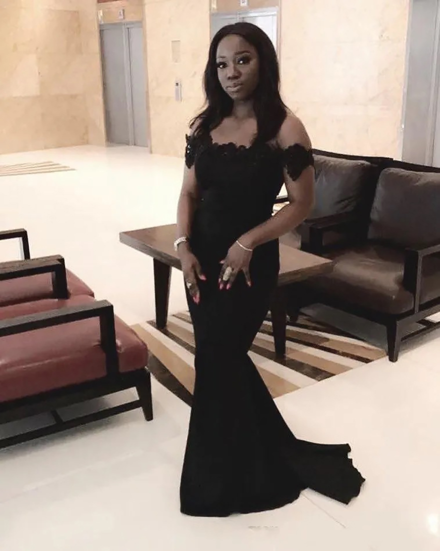 2024 New Designer Mermaid Black Bridesmaid Dresses Off Shoulder Lace Applique Sequined Beads Maid Of Honor Dress Prom Dress Evening Gowns