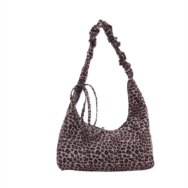 Korean style personalized leopard print sail lazy and stylish 2024 winter large capacity pleated lightweight fabric single shoulder crossbody women 