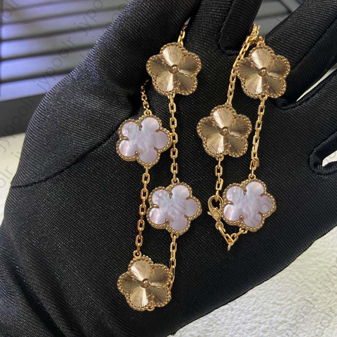 Jewelry Clover Necklace 18K Gold Plated MultiFlower Pendant with Agate Shell Accents Elegant Fashion Necklace for Women Z250910