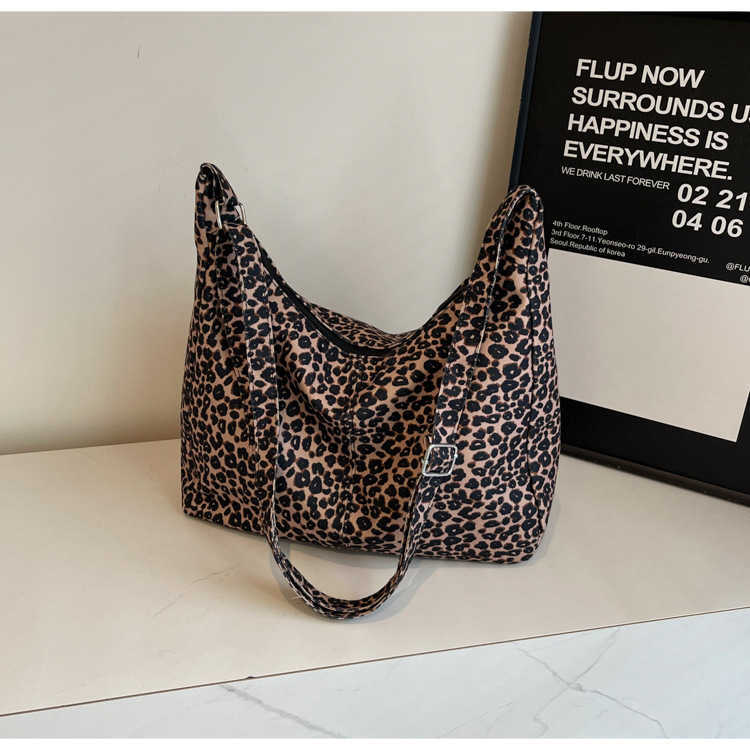 2024 velvet new large capacity leopard print casual Western style Korean version fashionable single shoulder armpit crossbody women's tote bag 24