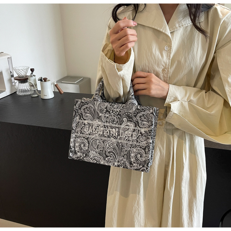 2025 Free shipping designer bag Shoulder Bags Fashionable commuting large capacity new single Stitched bag tote bag