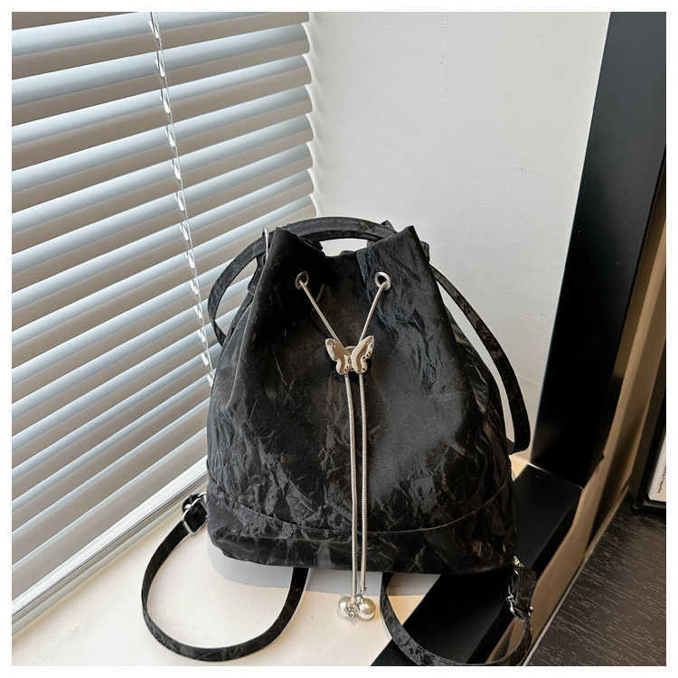 Summer Small Fresh Large Capacity 2024 Solid Color New Korean Edition Chain Bucket Single Shoulder Underarm Backpack for Women