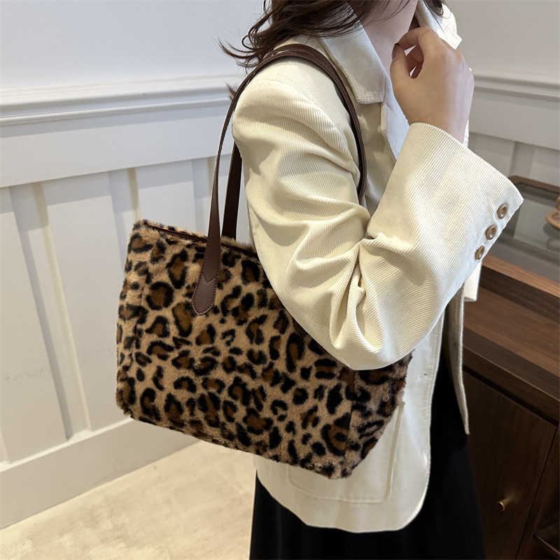 Elegant Plush Casual Ladies 2024 Fashion New Collection Autumn/Winter Leopard Pattern Trendy Casual Underarm Single Shoulder Handbag 241231