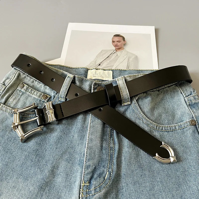 Unisex mens womens silver buckle leather belt for women men jeans casual fashionable female male belt 241226