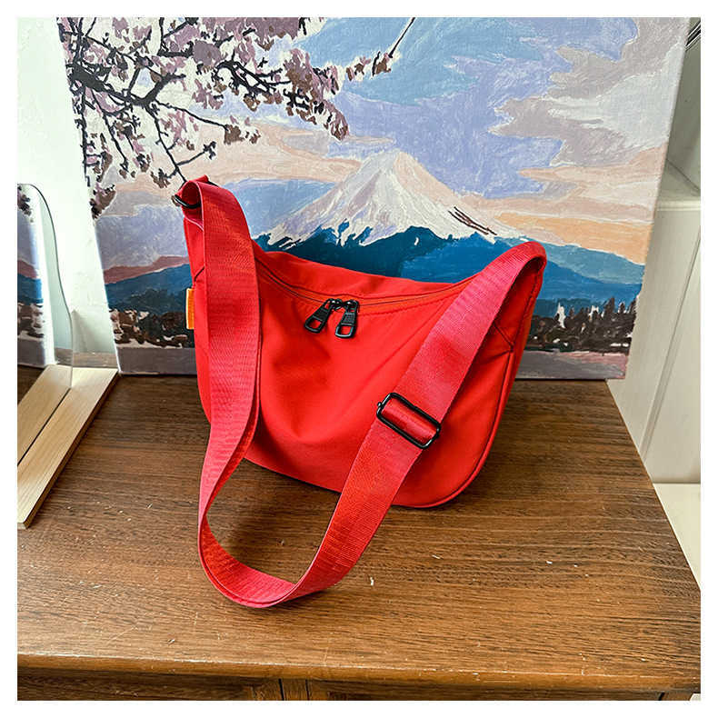 New large capacity simple and stylish 2024 nylon casual solid color contrasting dumpling tote single shoulder diagonal cross bag for women