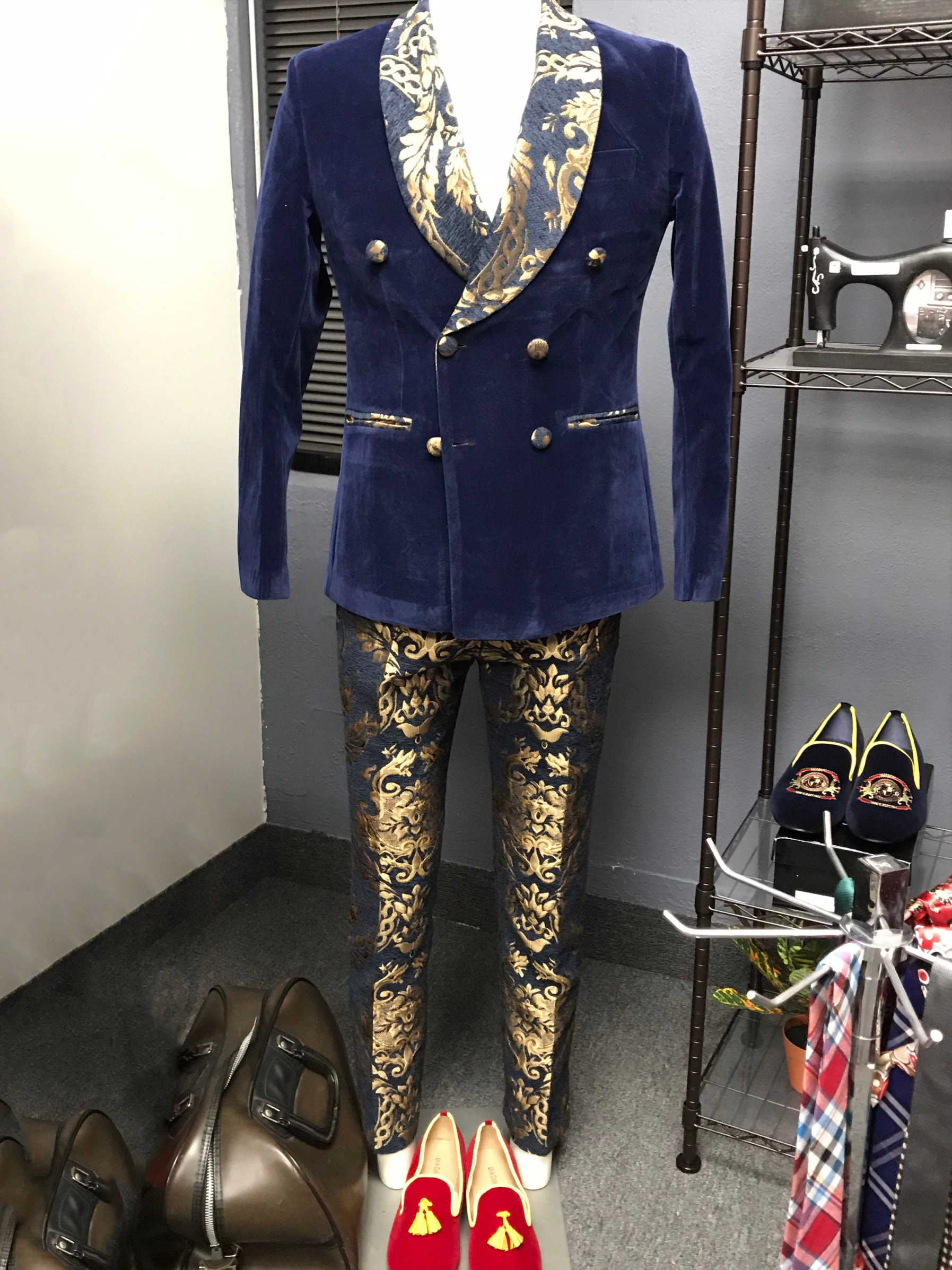 Unique Men Suits 2 Piece Set Jacket Pants Shawl Lapel Jacquard Velvet Wedding Tuxedos Double Breasted Wedding Party Event Groom Tuxedo suit Customized