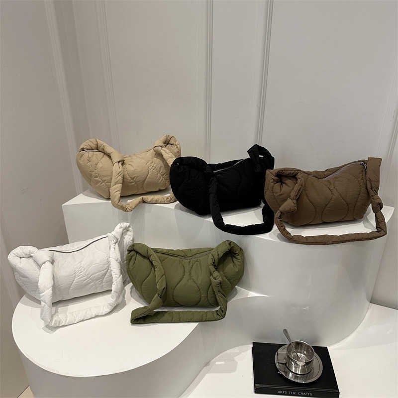 Solid color cotton fashion 2024 autumn and winter new style fashion large capacity casual nylon dumplings crossbody shoulder bag for women 241231