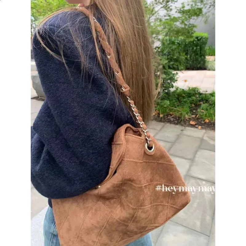 Lattice Suede Chain Shoulder Bag Large Capacity Underarm Bag Outdoor Travel Shopping Bags Daily Collocation Lady Bag 241231
