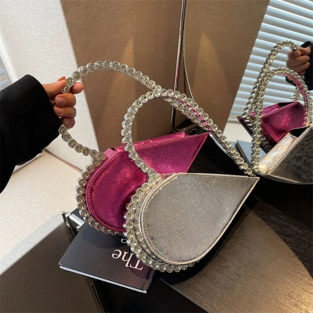 Rhinestone Evening Banquet Bag Large Capacity Messenger Purse Love Shape Handbag Metal Handle Wrist Bag Ladies Clutch Bag 241231