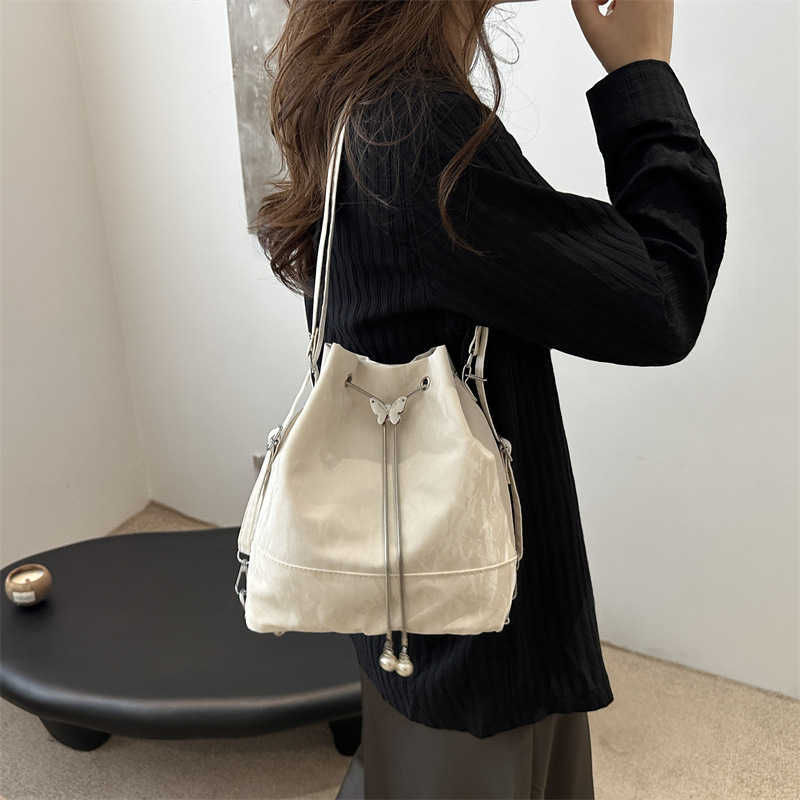 Summer Small Fresh Large Capacity 2024 Solid Color New Korean Edition Chain Bucket Single Shoulder Underarm Backpack for Women