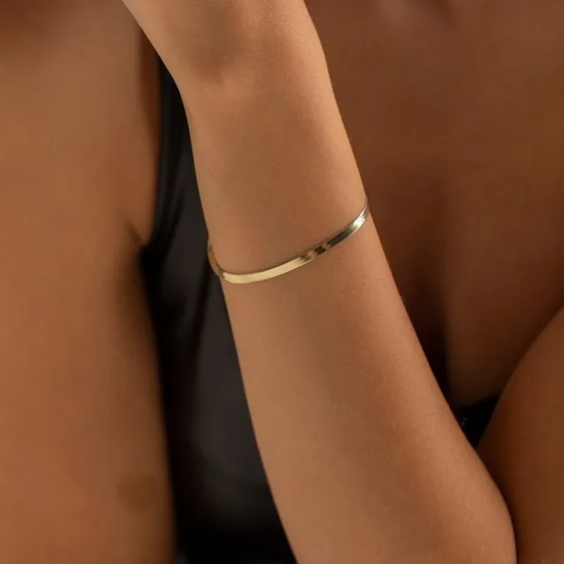 Gold Color Singapore Chain Bracelet Womens Stainless Steel Jewelry Thin Twisted Herringbone Rope Figaro Chains Bracelets 241230