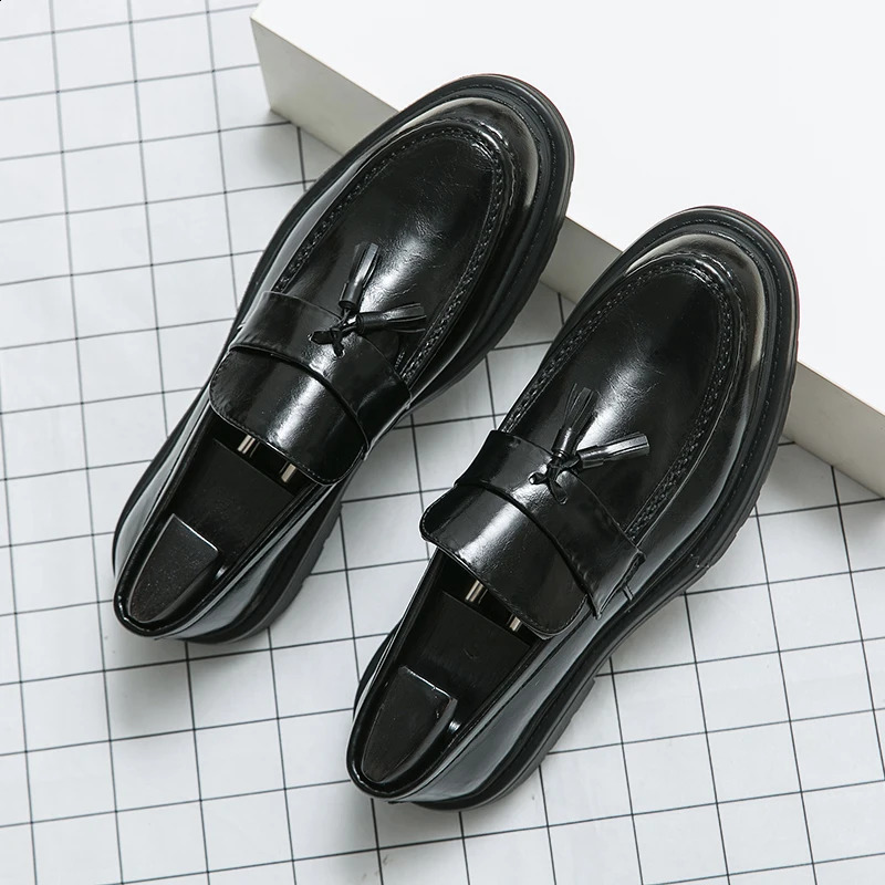 Platform Mens Casual Moccasins Black Fashion Loafers Mens Wedding Leather Shoes Tassel Loafers Beans Driving Shoes 241231