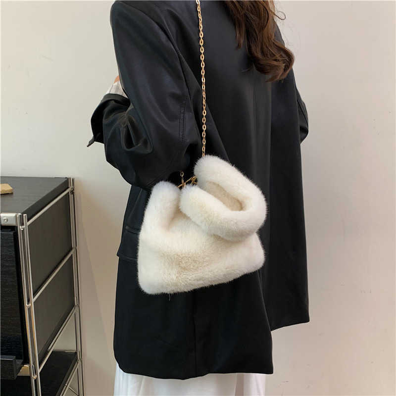 High end autumn winter plush bag women fashionable hand-held bucket bag versatile crossbody chain plush bag 241215