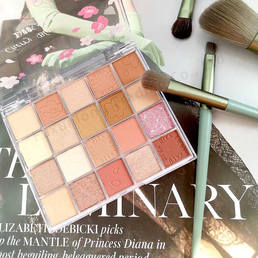 Shiny eye shadow palette waterproof Korean makeup palette Shiny girl beginner eye makeup low saturation matte eye shadow pigment W241230