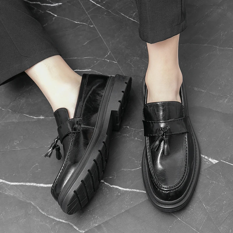 Platform Mens Casual Moccasins Black Fashion Loafers Mens Wedding Leather Shoes Tassel Loafers Beans Driving Shoes 241231