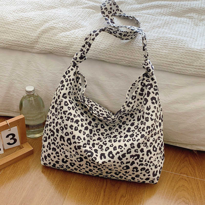 Leisure and stylish 2024 velvet fabric new large capacity leopard print Korean version fashionable single shoulder armpit crossbody women's tote 