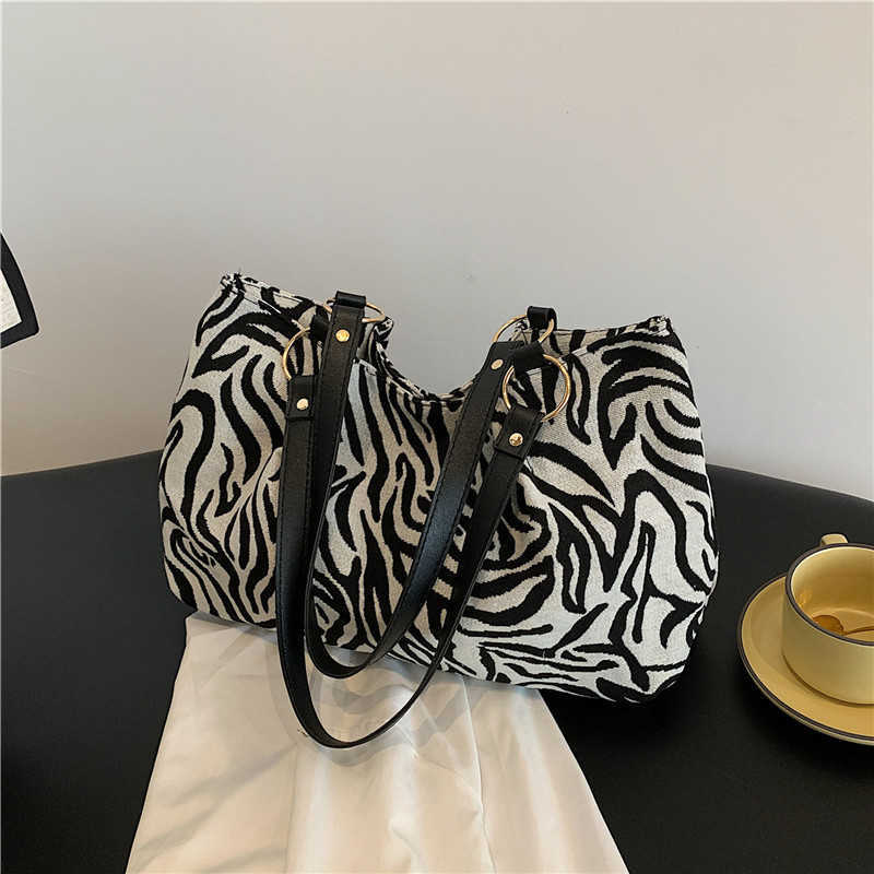 Fashionable 2024 Winter Trendy Personality Cute Bama Pattern Fashion Canvas Shopping Bag Underarm Single Shoulder Big Bag 241231