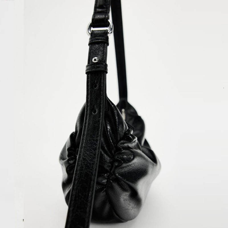 Retro Red Underarm Handbag 2024 New Women Fashion Wrinkled Oval Shoulder Bag