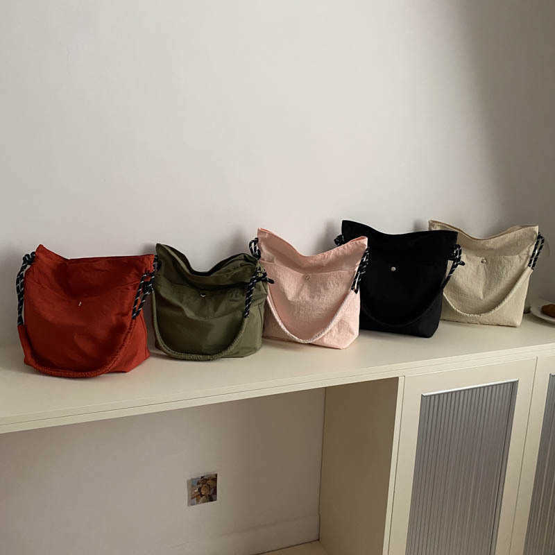 New solid color casual Korean trend 2024 stylish large capacity lightweight nylon cloth shoulder crossbody tote bag 241231