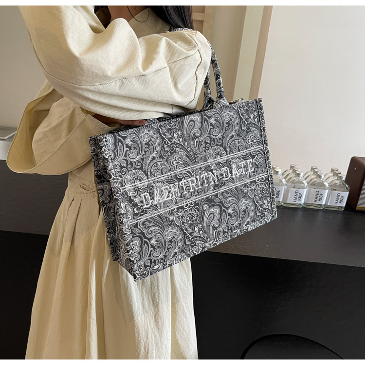 2025 Free shipping designer bag Shoulder Bags Fashionable commuting large capacity new single Stitched bag tote bag