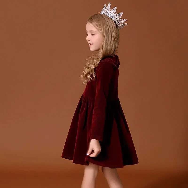 2025 Retro Velvet Womens Clothing Baby Spring Red Dress Childrens Princess Birthday Clothing New Year W241231