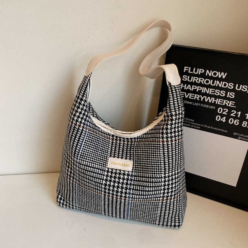 Grid patterned large capacity 2024 winter new casual fashion simple and stylish commuting casual one shoulder armpit tote bag 241231
