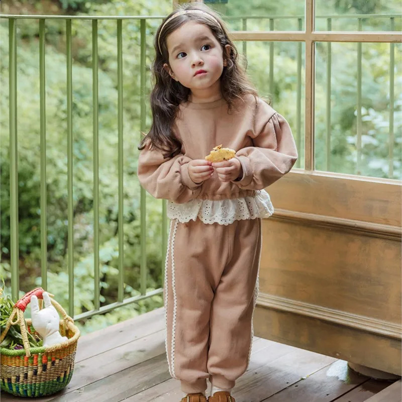 2025 Spring Children Girl 2PCS Clothes Set Hollow Bubble Sleeve Lace Hem Tops Solid Casual Patns Suit Kids Girl Tracksuit 241226