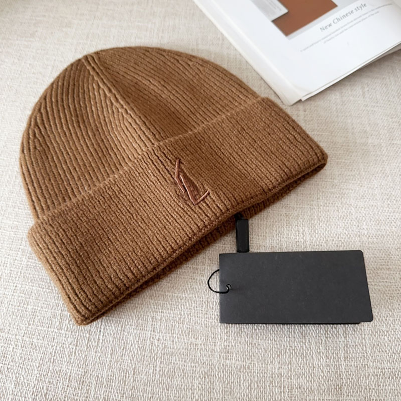 Knitted Hat Beanie Cap for Mens Women Fashion Gold Brooch Casual Hats Designer Winter Wool Cashmere Bonnets Caps Design Accessories Black 2025