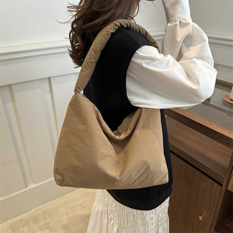 New winter fashion personality casual fashion large capacity solid color 2024 stylish single shoulder crossbody single shoulder bag for women