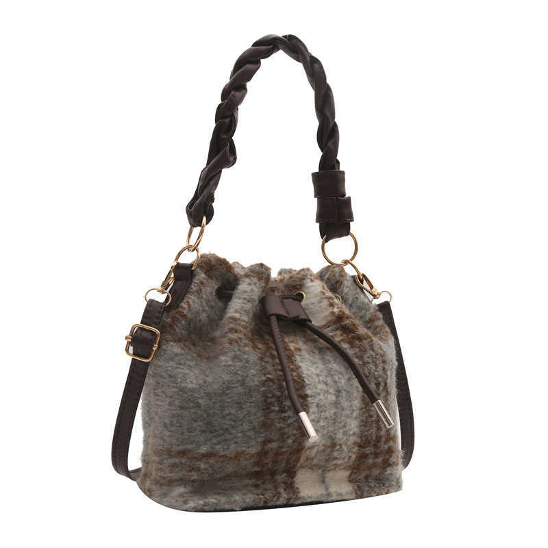 Winter woolen plaid 2023 large capacity Western style new Korean woven handbag, single shoulder crossbody bucket bag