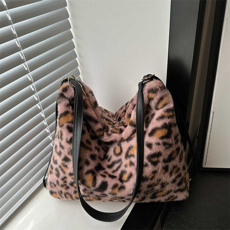 Winter New Trendy Plush Leopard Pattern Personalized Multi functional Western Style Plush Lazy Style Simple Single Shoulder Double Shoulder Tote Bag 2