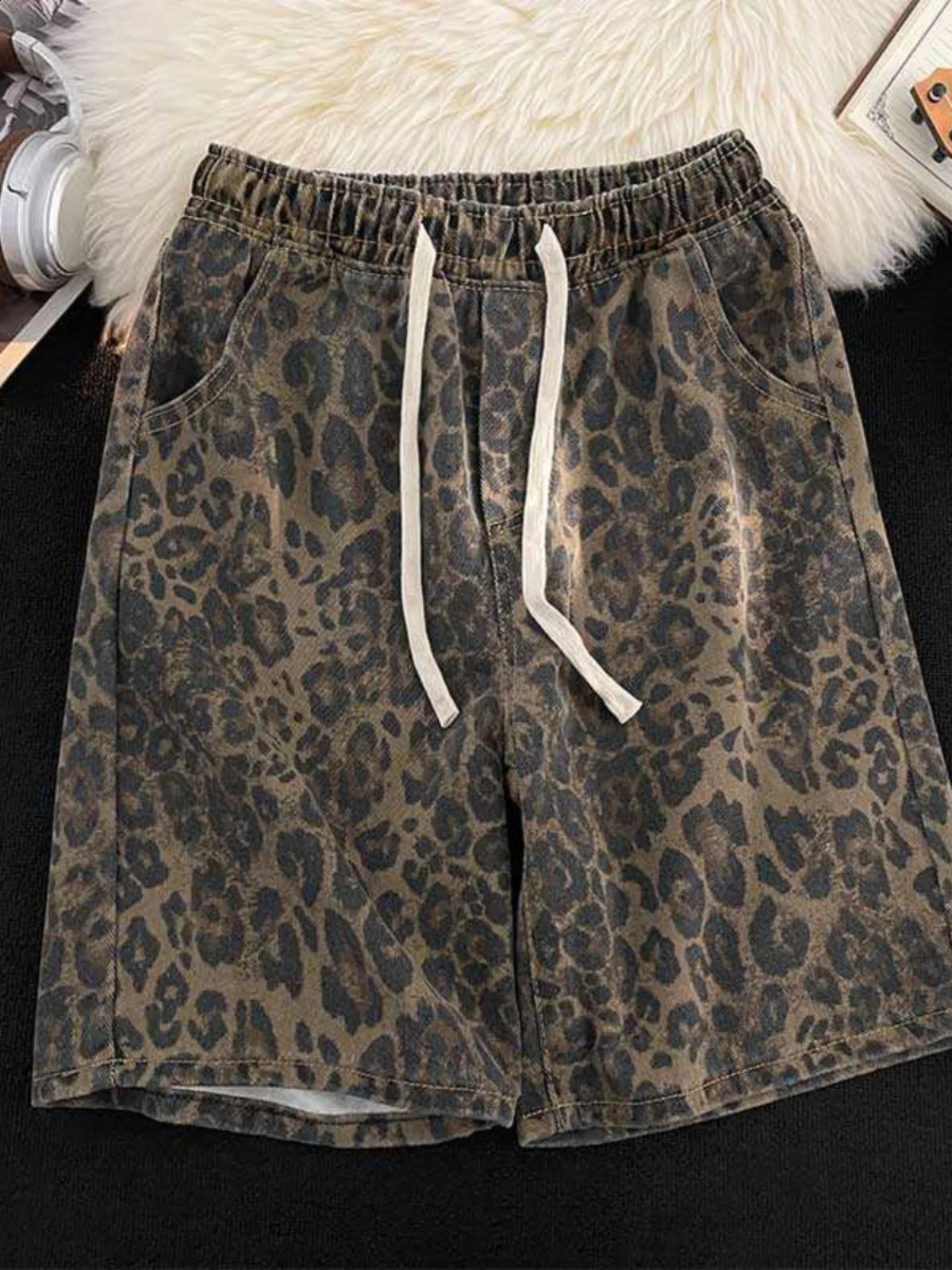 Mens 2025 Summer Fashion Thin Elastic Waist Denim Shorts Mens Leopard Pattern Straight Shorts Mens High Street Shorts P864 241230