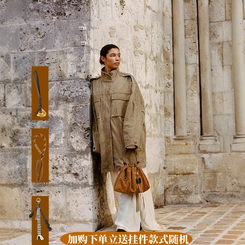 At foot of the mountain, there is Baina series tote suede garbage women. Song, a large capacity single shoulder wandering bag for 24 autumn and winter