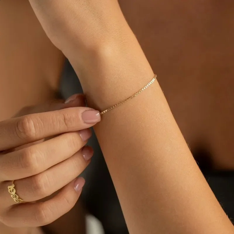 Gold Color Singapore Chain Bracelet Womens Stainless Steel Jewelry Thin Twisted Herringbone Rope Figaro Chains Bracelets 241230