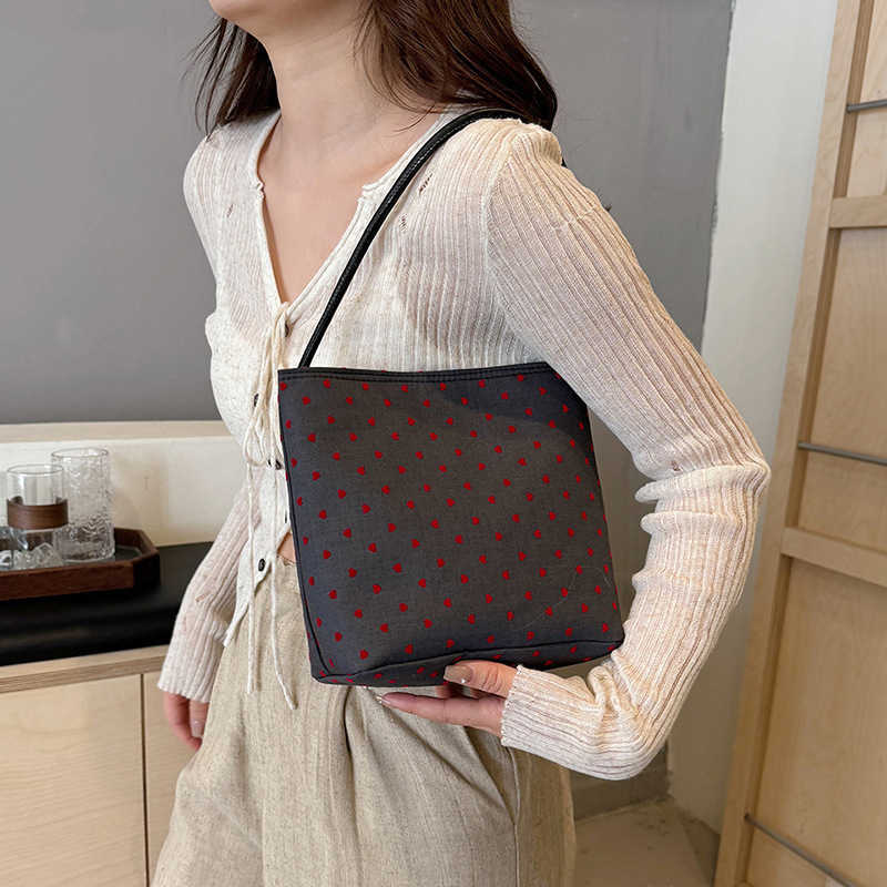 New Simple Summer 2024 Printed Love Trendy Casual Handheld Single Shoulder Canvas Underarm Single Shoulder Women's Bag 241231