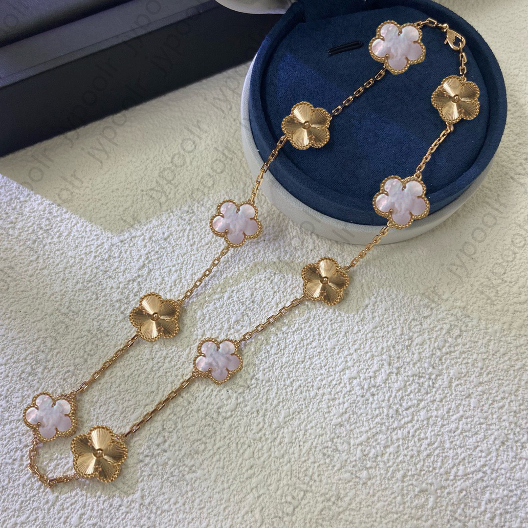 Jewelry Clover Necklace 18K Gold Plated MultiFlower Pendant with Agate Shell Accents Elegant Fashion Necklace for Women Z250910
