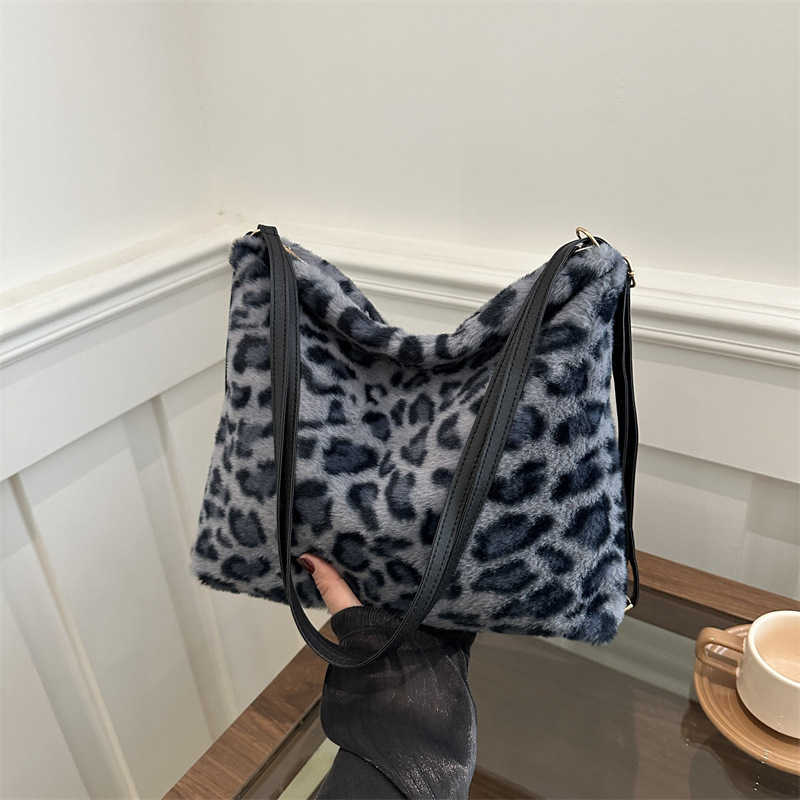 Winter New Trendy Plush Leopard Pattern Personalized Multi functional Western Style Plush Lazy Style Simple Single Shoulder Double Shoulder Tote Bag 2