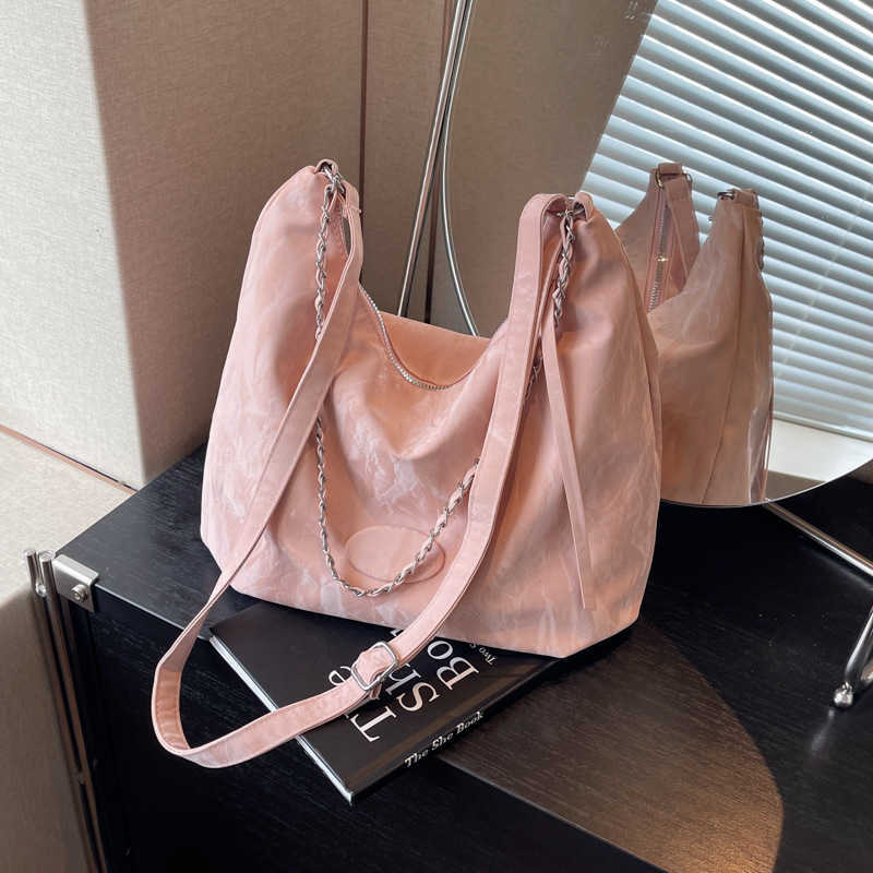 Large Capacity Leisure Commuter Women's 2024 New Texture Trendy Leisure Chain Fashion Single Shoulder Tote Women's Bag