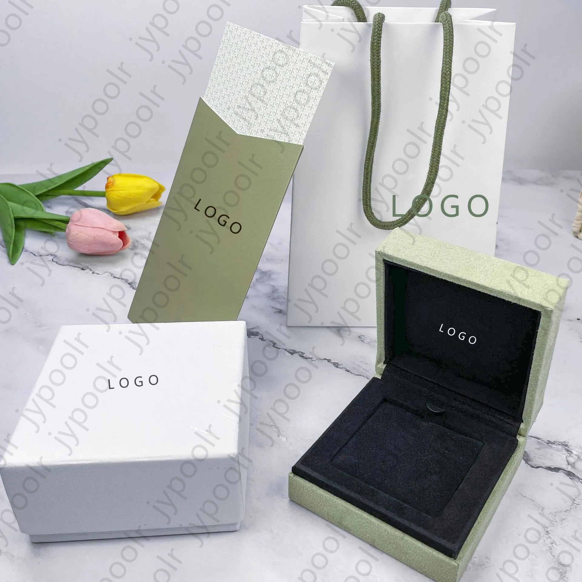 Jewelry Clover Necklace 18K Gold Plated MultiFlower Pendant with Agate Shell Accents Elegant Fashion Necklace for Women Z250910