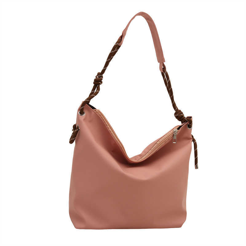 Leisure 2024 new winter simple large capacity fashionable solid color commuting crossbody shoulder bag for women 241231