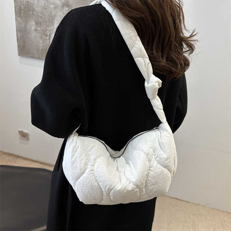 Solid color cotton fashion 2024 autumn and winter new style fashion large capacity casual nylon dumplings crossbody shoulder bag for women 241231