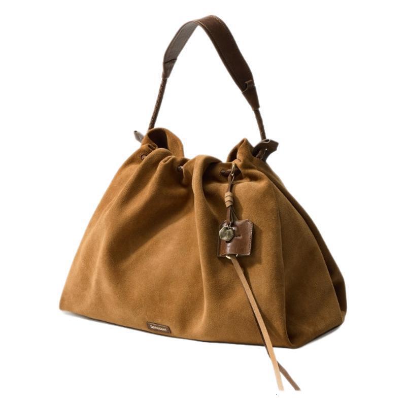 At foot of the mountain, there is Baina series tote suede garbage women. Song, a large capacity single shoulder wandering bag for 24 autumn and winter