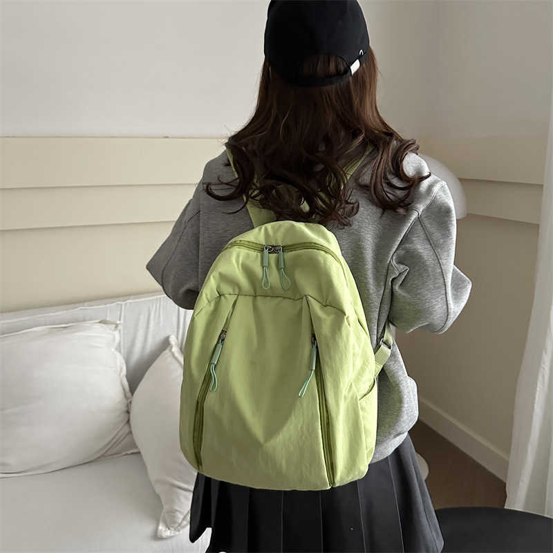 College style lightweight middle and high school students commuting to class trendy Western style solid color large capacity travel backpack for women