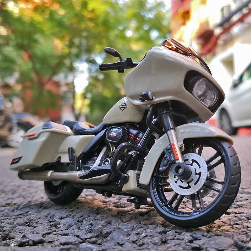 Maisto 1/18 Harley Davidson 2018 CVO Road Glide Motorcycle Model Toy Vehicle Collection Shork Absorber off-road toy car W241231