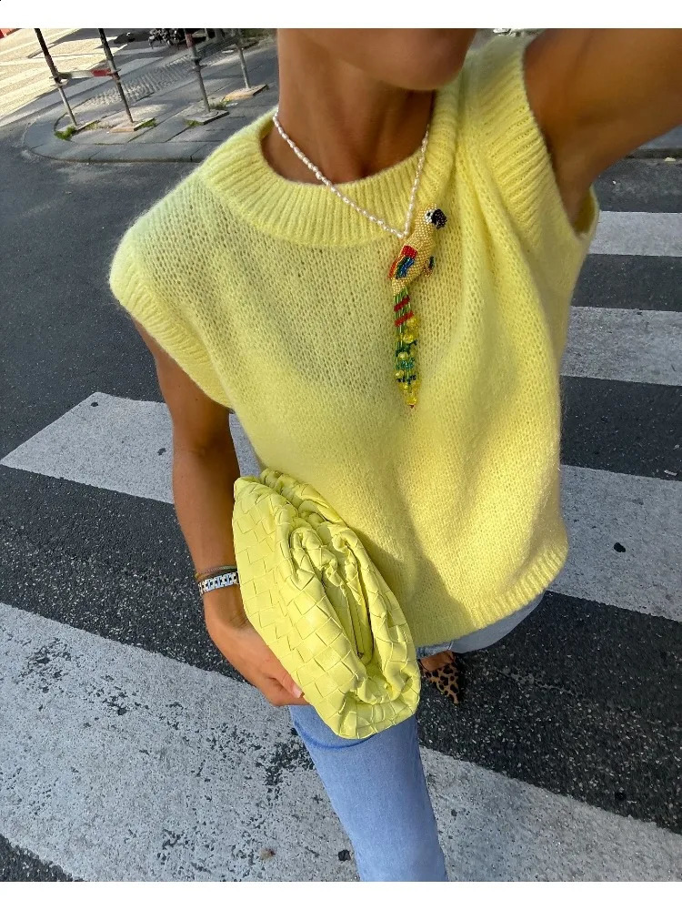Women Knitted Pullover Knitwear Sleeveless Oneck Vintage Solid Casual Sweater Vest Elegant Fashion Chic Stylish Ladies Top 241231