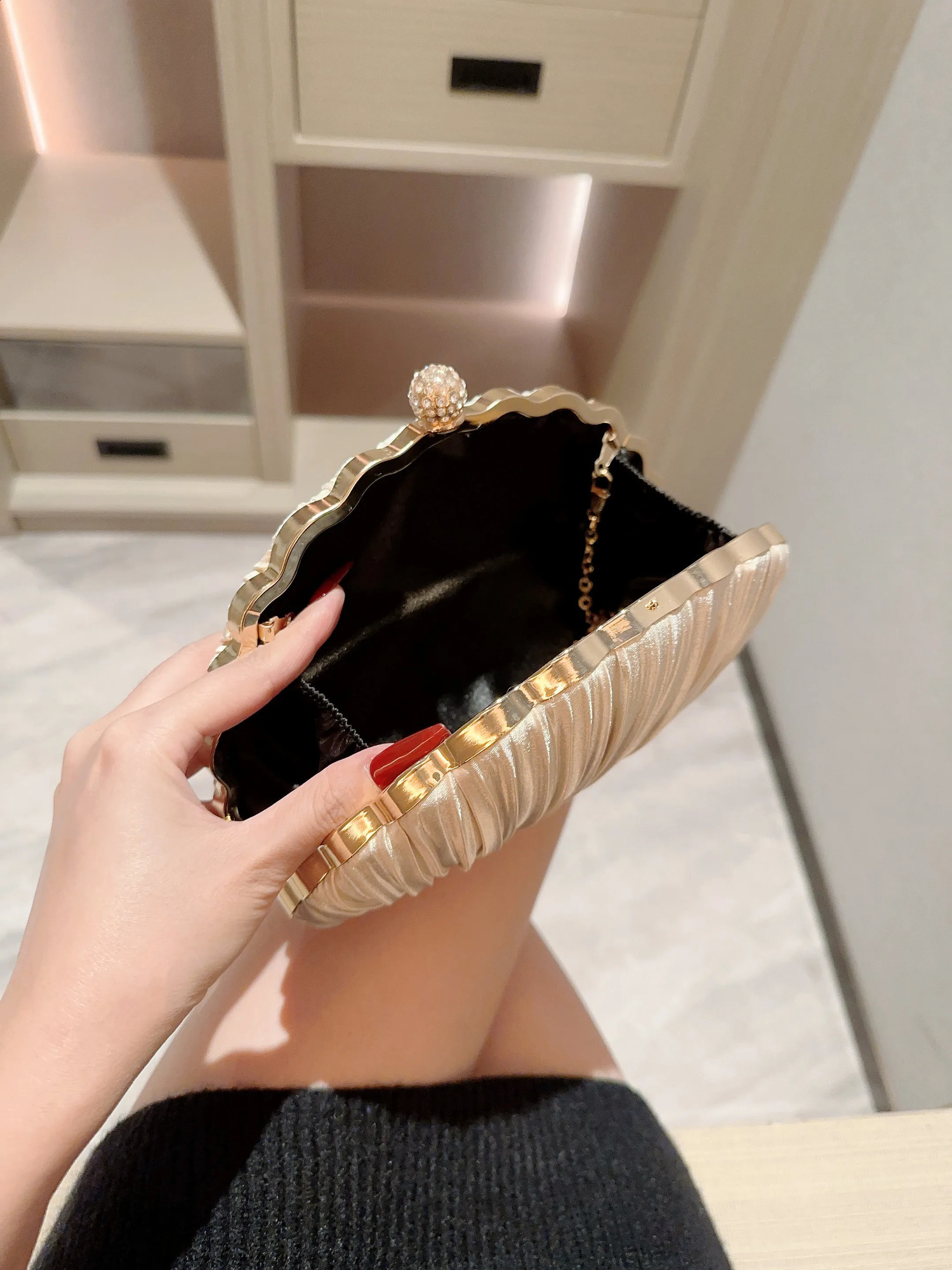 Shell Evening Bag Cheongsam Diamond Clutch Bag Chain Bag Evening Dress Bag Pleated Bag Banquet Bag 241231
