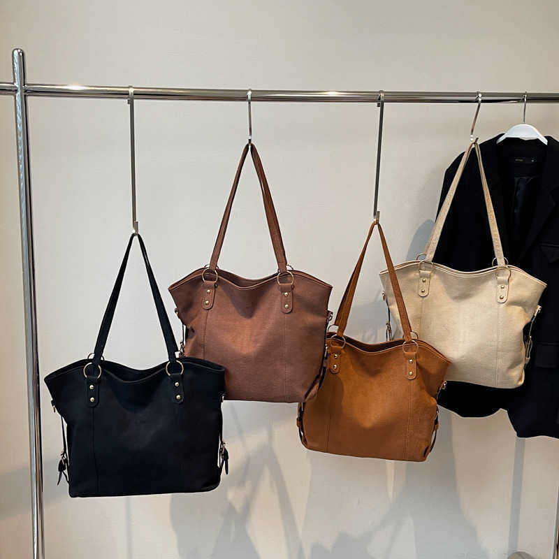 Korean version large capacity simple casual solid color autumn and winter trendy and stylish handbag with one shoulder and armpit bag