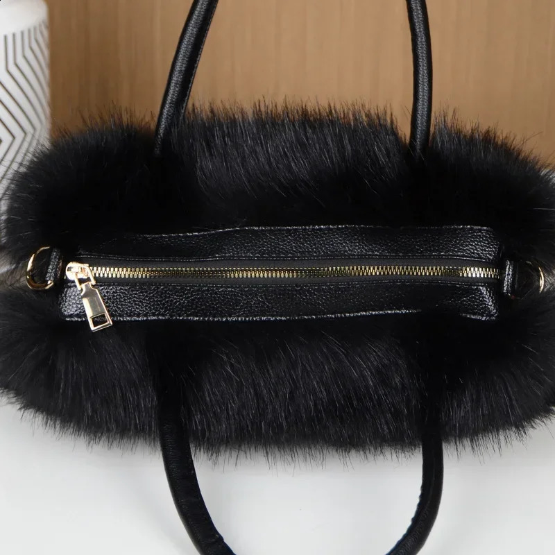 Meet You Winter Fahsion Faux Fur Boston Handbag for Women Fluffy Plush Spliced Pu Leather Tote Bag Quality Bolsa Feminina 241231
