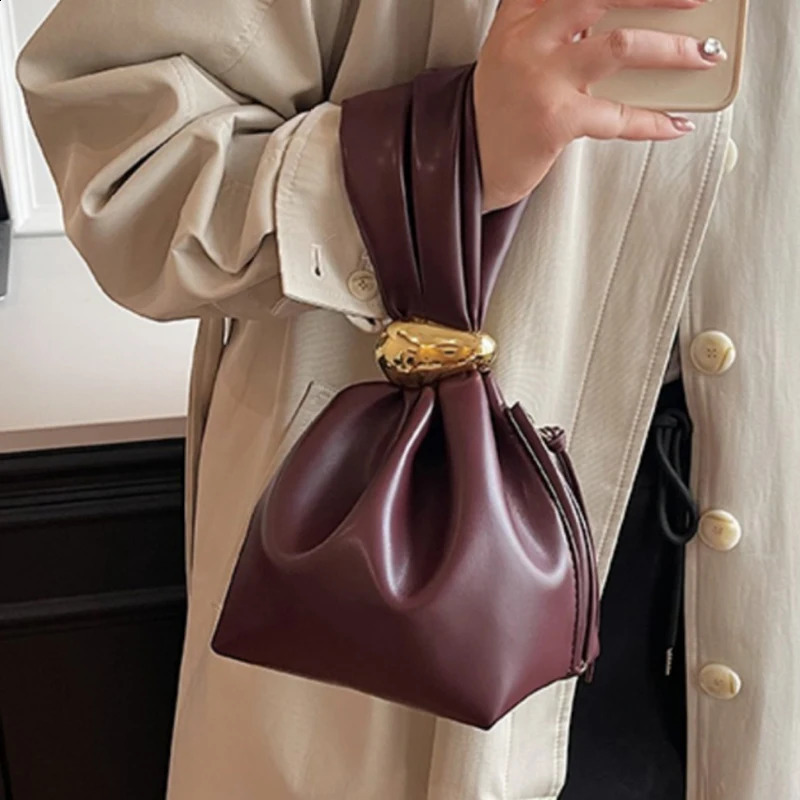 Personalized Soft Leather Clutch Bag Women Pleated Mini Bucket Pouch Temperament Side Zipper Party Evening Bags 241231